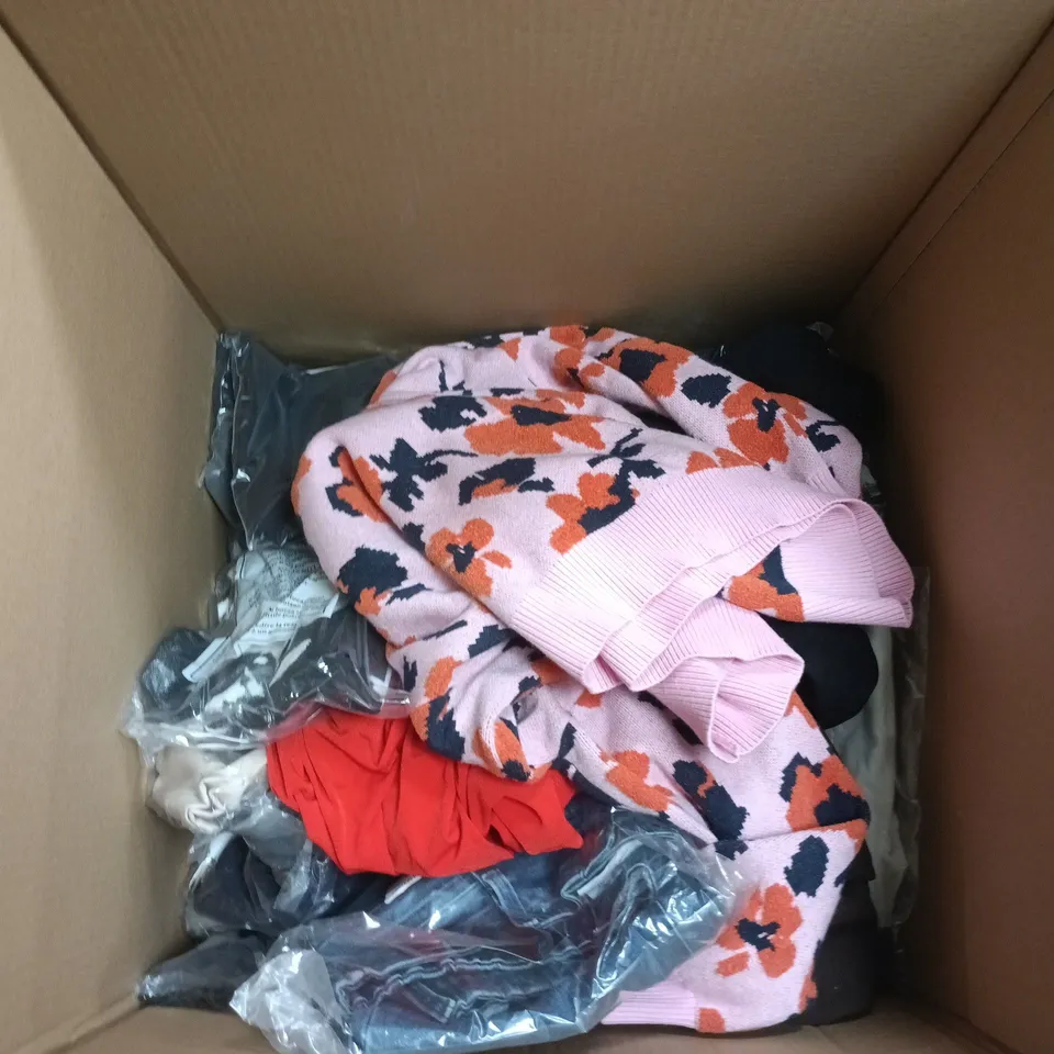 BOX OF APPROXIMATELY 10 ASSORTED CLOTHING ITEMS IN VARIOUS STYLES, COLOURS AND SIZES