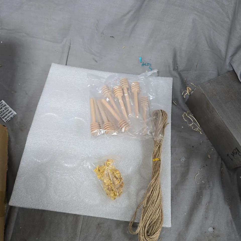 BOX OF GLASS JARS APPROXIMATELY 25