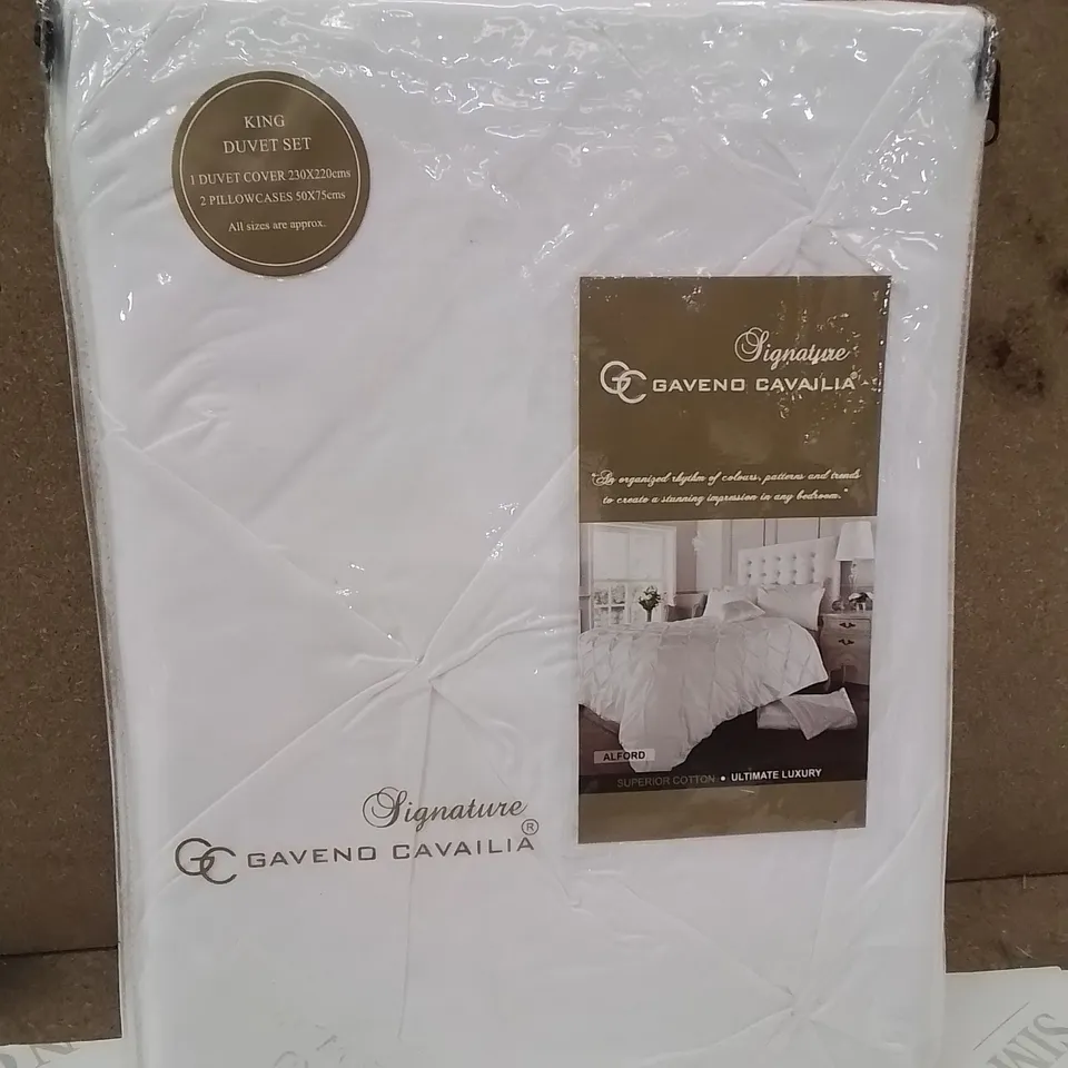 BRAND NEW SIGNATURE GAVENO CAVAILIA KINGSIZE DUVET COVER SET  -WHITE-