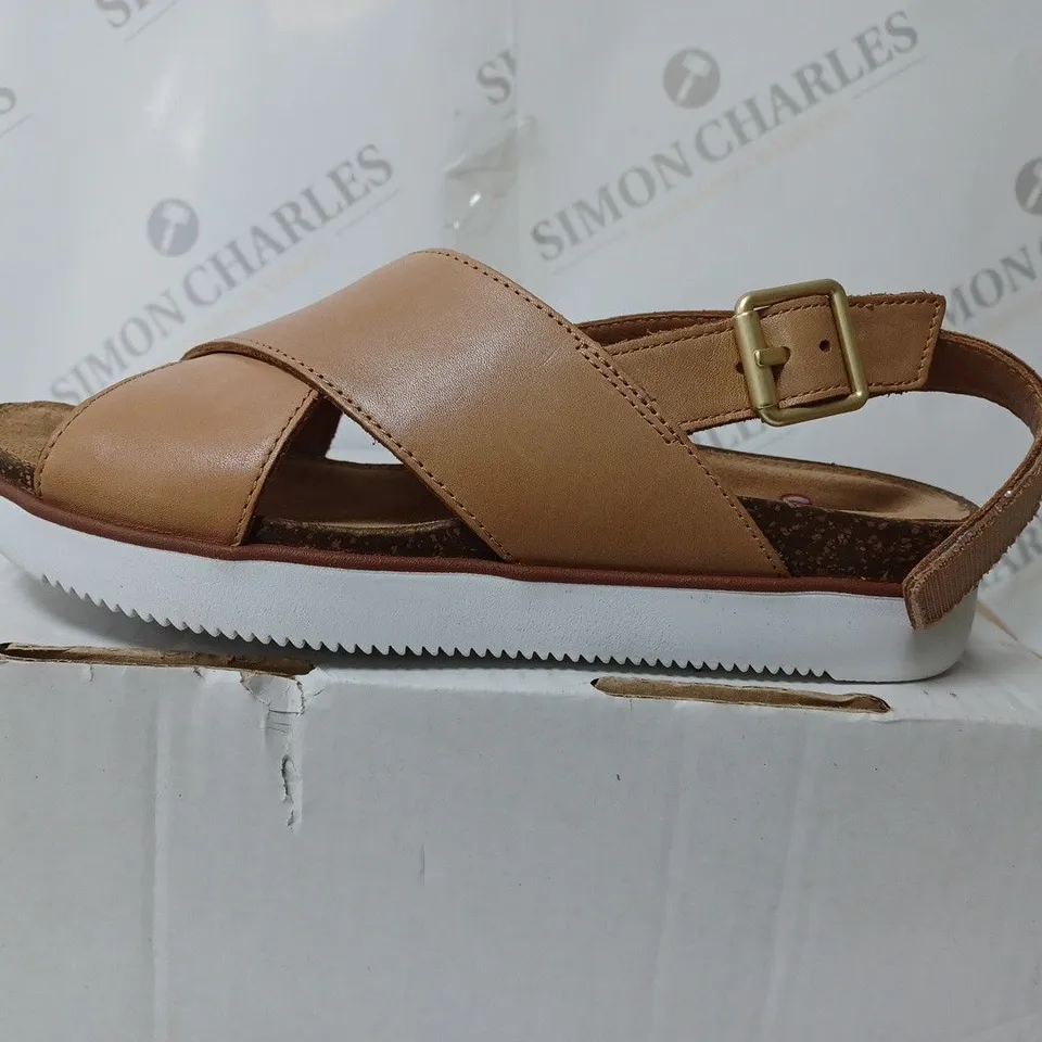 3 CLARKS SHOE BOXES CONTAINING ELAYNE SAND LEATHER SANDALS SIZE 5