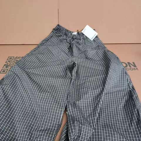 BERSHKA CHECK PANTS – GREY/WHITE MINI-CHECK - XXS 