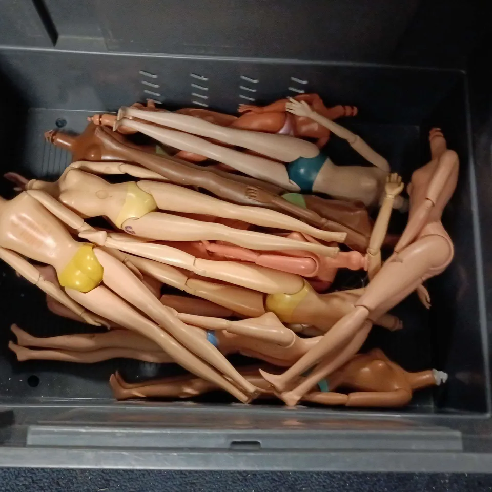 LOT OF APPROXIMATELY 20 ASSORTED HEADLESS FIGURINES