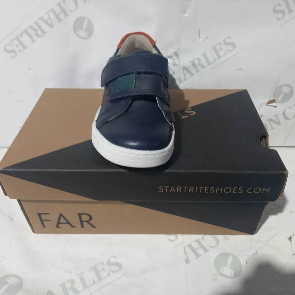 BOXED PAIR OF START RITE EXPLORE KIDS VELCRO STRAP TRAINERS IN NAVY EU SIZE 23