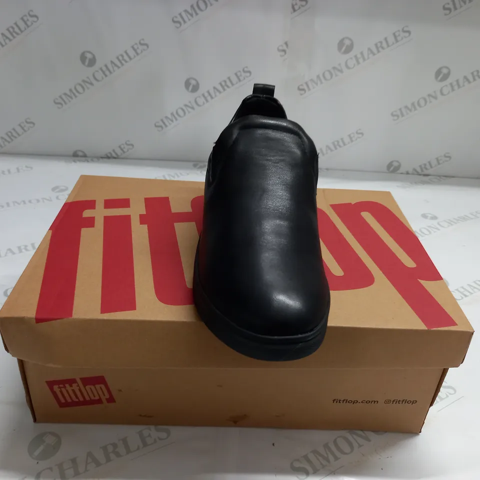 FITFLOPS RALLY LEATHER SLIP ON TRINERS IN BLACK  - SIZE 5