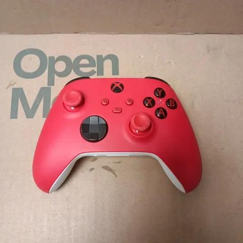 MICROSOFT XBOX XS WIRELESS CONTROLLER IN RED 