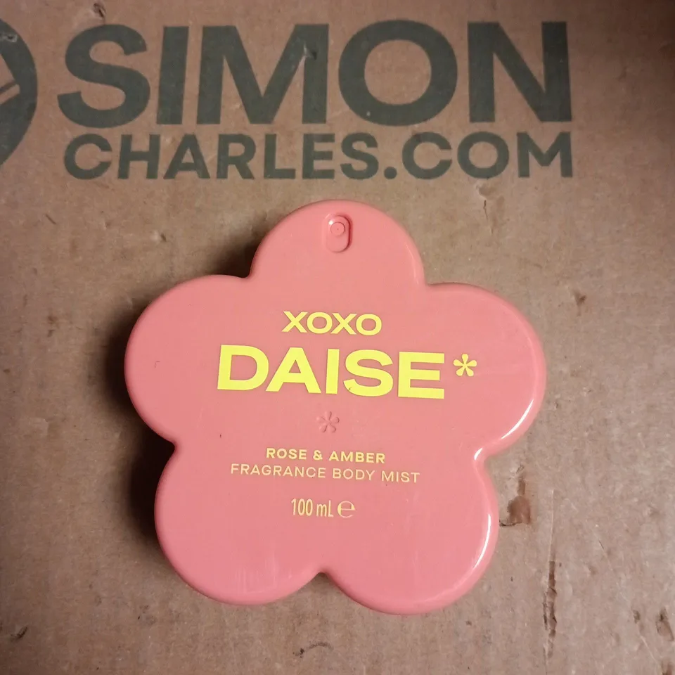 APPROXIMATELY 10 ASSORTED PERFUMES INCLUDING JEAN MISS AND XOXO DAISE 