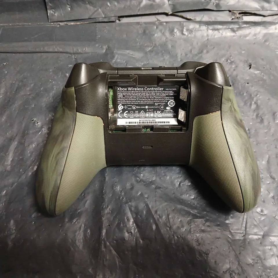 MICROSOFT XBOX WIRELESS CONTROLLER – CAMOUFLAGE FINISH