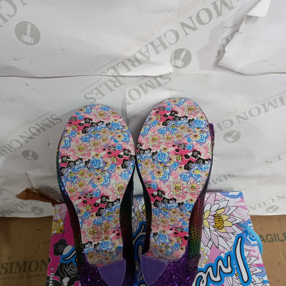 BOXED PAIR OF IREGULAR CHOICE STAGE LEFT MID HEEL SHOES SIZE 40