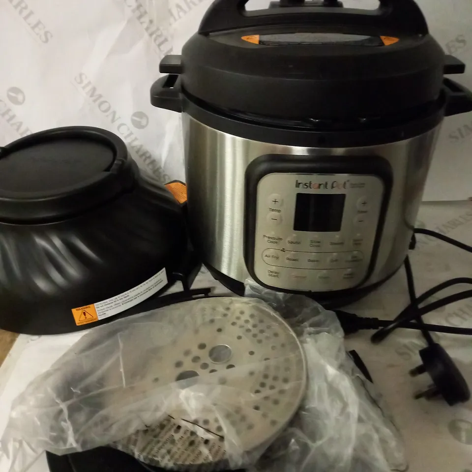 INSTANT POT DUO CRISP AIR FRYER MULTICOOKER