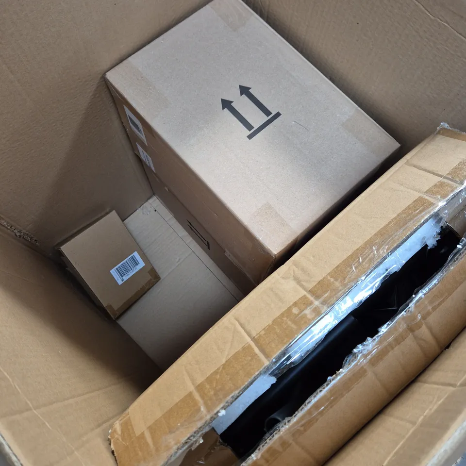 BOX OF 8 ASSORTED HOUSEHOLD ITEMS TOO INCLUDE SALT AND PEPPER SHAKERS , LAD LIGHTS , ETC