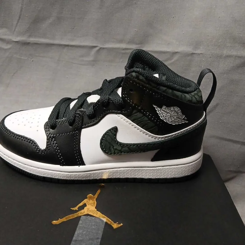  NIKE AIR JORDAN 1 MID SE PRESCHOOL SNEAKERS - BLACK/WHITE UK 11.5