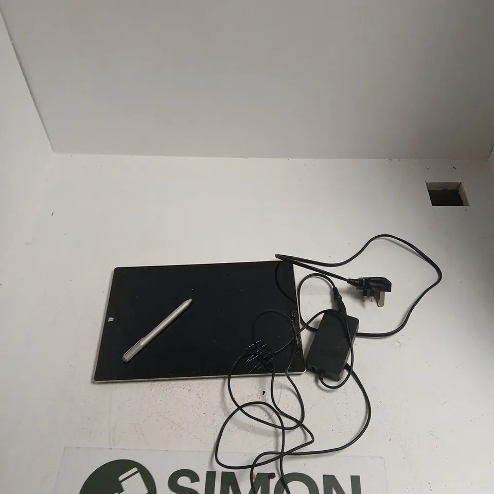 MICROSOFT SURFACE TABLET (DAMAGED) – SILVER, WITH STYLUS PEN AND CHARGER