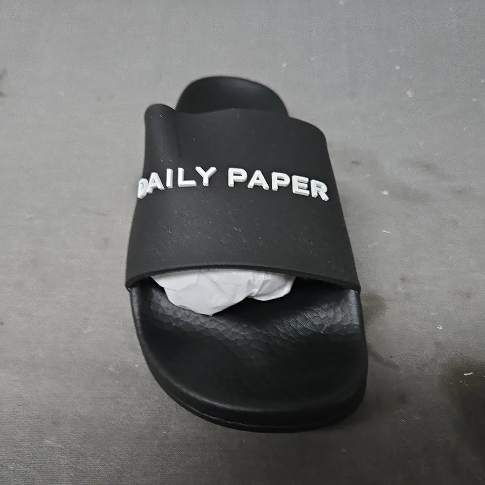 BOXED PAIR OF DAILY PAPER SLIDERS IN BLACK EU SIZE 41