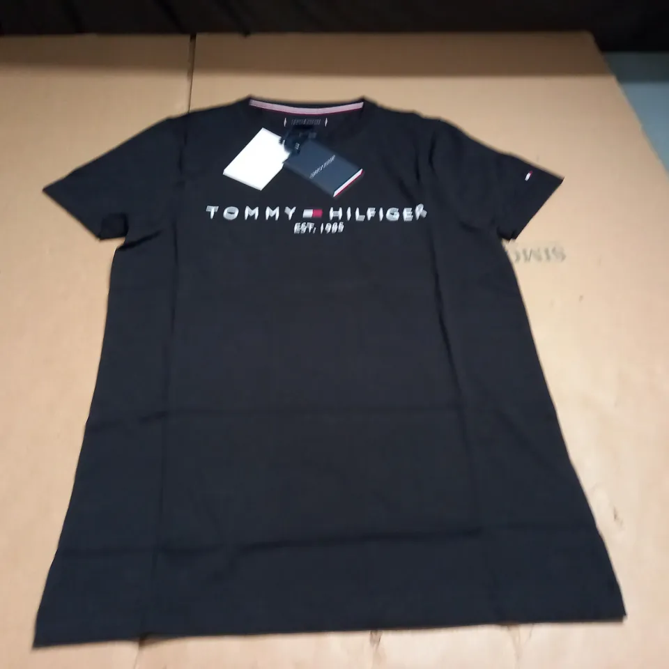 TOMMY HILFIGER BLACK T-SHIRT - XS