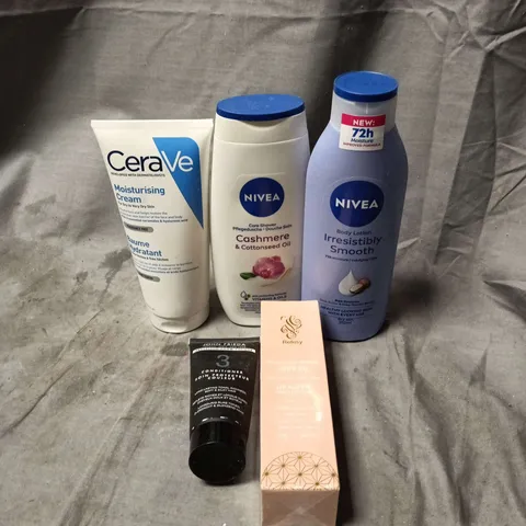 APPROXIMATELY 20 ASSORTED COSMETIC ITEMS TO INCLUDE CERA VE, NIVEA CARE SHOWER, NIVEA BODY LOTION, JOHN FRIEDA CONDITIONER, REFESY SPF 50 ETC