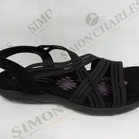 BOXED SKECHERS VEGAN SANDALS SIZE UNSPECIFIED