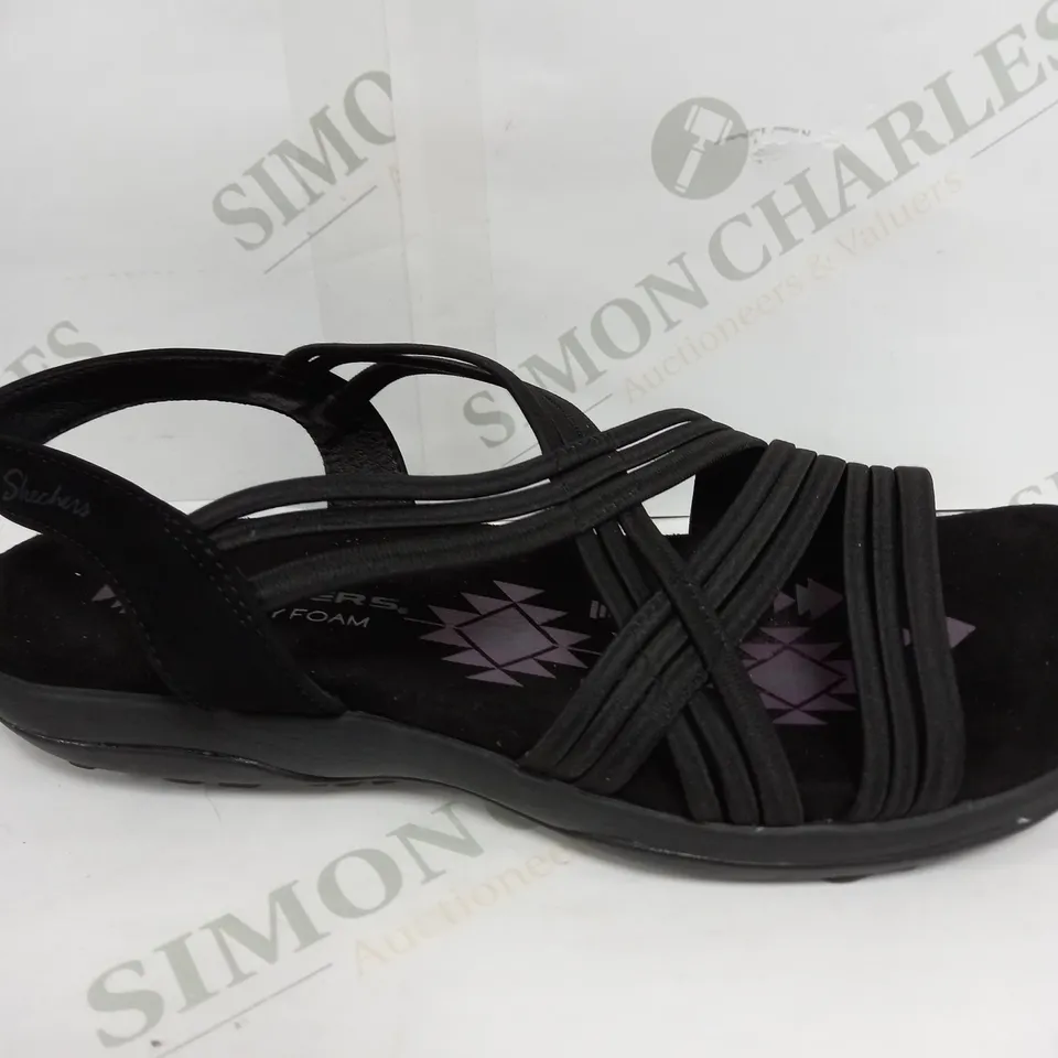 BOXED SKECHERS VEGAN SANDALS SIZE UNSPECIFIED