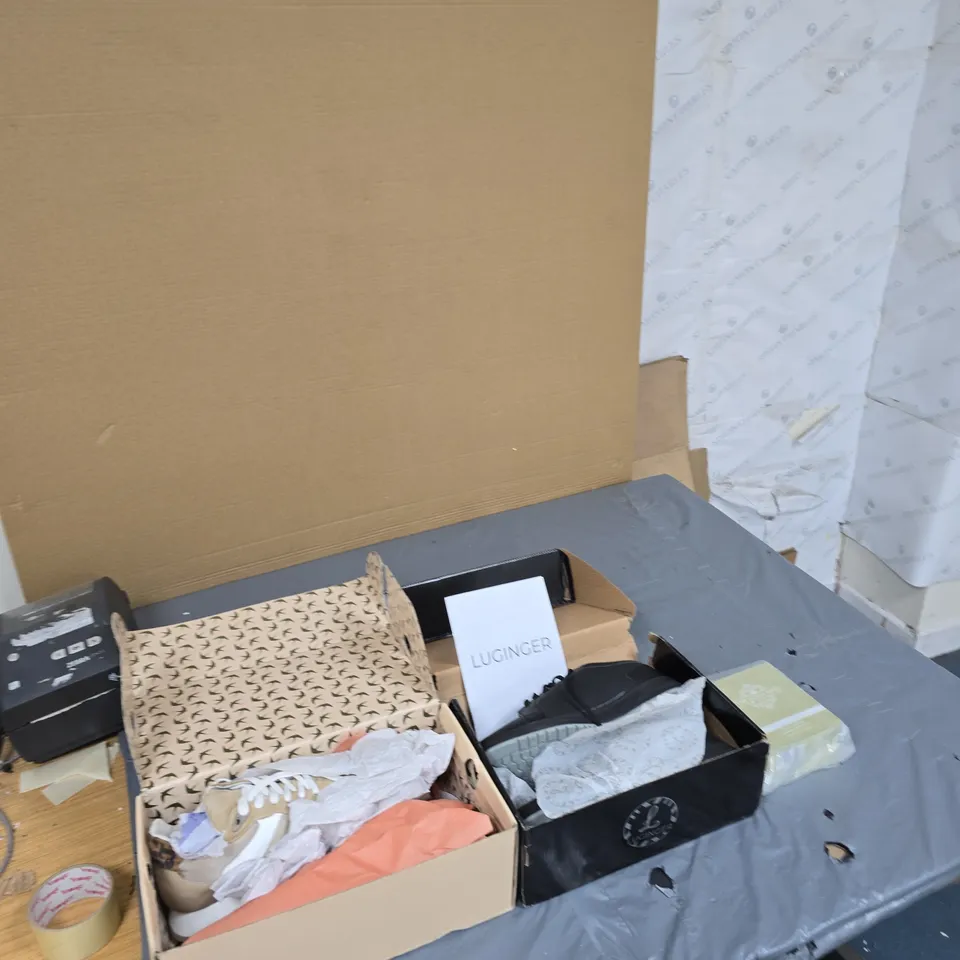 LUGINGER WOMEN'S SHOES – BOOTS & SNEAKERS SET (BOXED) ALONG WITH A JOB LOT OF ASSORTED HOUSEHOLD ITEMS APPROXIMATELY 7 ITEMS.