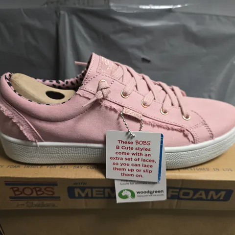 BOXED SKECHERS BOBS EXTRA CUTE 2  - UK 6 