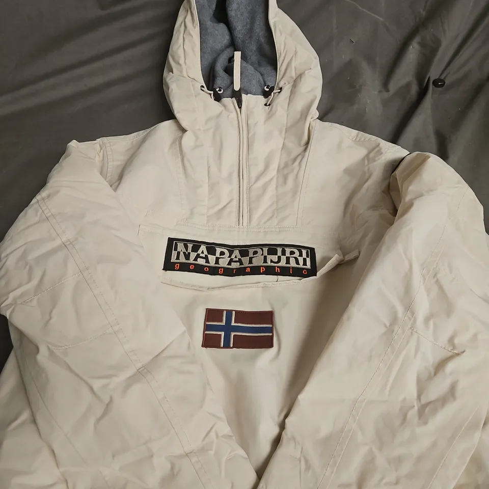 NAPAPIJRI GEOGRAPHIC JACKET – BEIGE WITH TAPED SEAMS - L