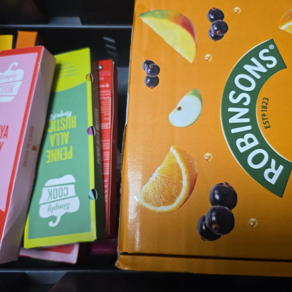 APPROXIMATELY 10 ASSORTED FOOD & DRINK ITEMS TO INCLUDE - SIMPLY COOK KEEMA MATAR , SIMPLY COOK JALFREZI , FRUIT SHOOT APPLE & BLACKCURRANT ETC