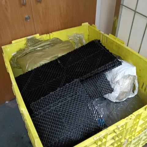 PALLET OF APPROXIMATELY 10 ASSORTED ITEMS INCLUDING HOSEPIPE , PILLOWS AND PIXMA PRINTER