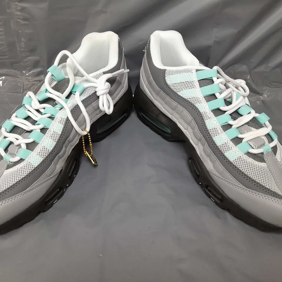BOXED PAIR OF NIKE AIR MAX ESSENTIAL SHOES IN WHITE/GREY/CYAN UK SIZE 7.5