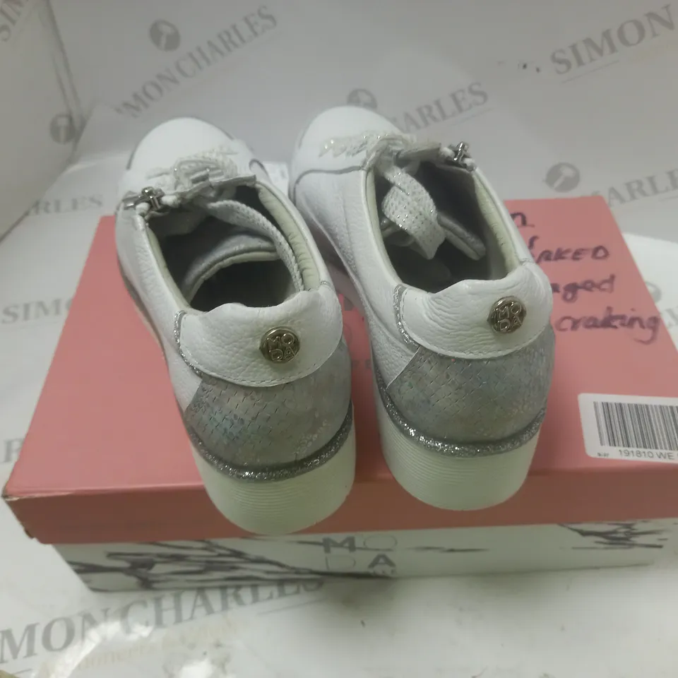 BOXED WHITE GENE WEDGE TRAINERS WITH LACE AND ZIP