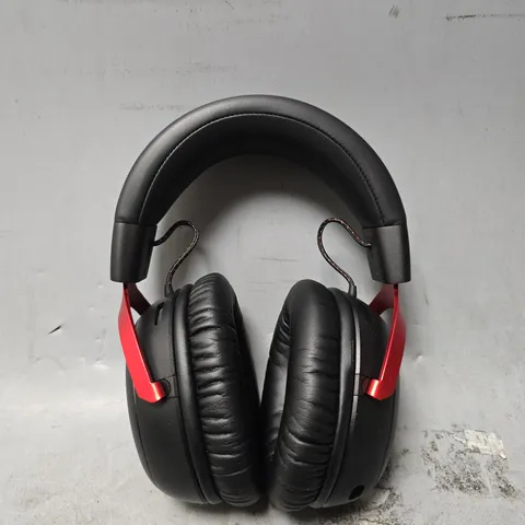 BOXED HYPERX CLOUD III WIRELESS HEADPHONES