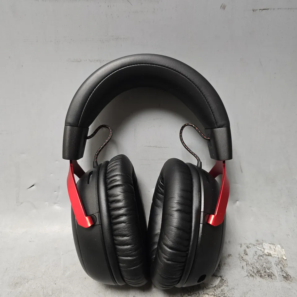 BOXED HYPERX CLOUD III WIRELESS HEADPHONES
