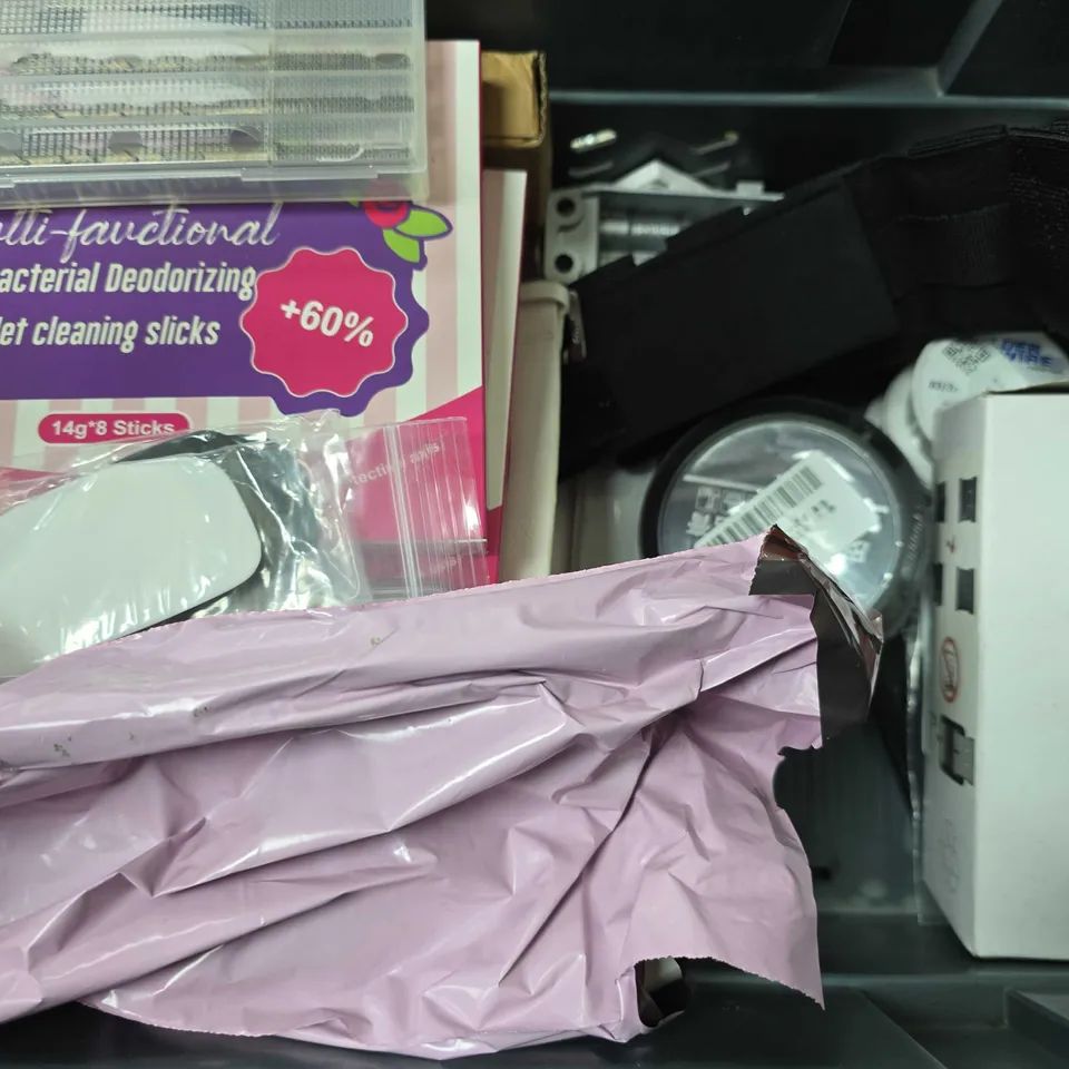APPROXIMATELY 13 ASSORTED ITEMS TO INCLUDE - JUE-FISH BATHROOM DESCALER , LOCAL HAIR SHAVER ETC
