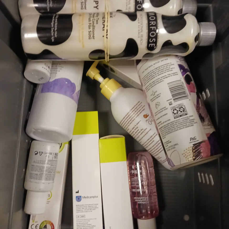 APPROXIMATELY 20 ASSORTED HEALTH & BEAUTY PRODUCTS TO INCLUDE OLAY BODY WASH, HEAT DEFENCE SPRAY, CANTU CONDITIONING DETANGLER ETC 