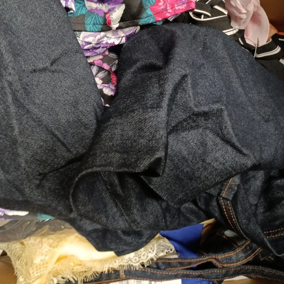APPROXIMATELY 20 ASSORTED CLOTHING AND FASHION PRODUCTS IN VARIOUS STYLES AND SIZES - COLLECTION ONLY