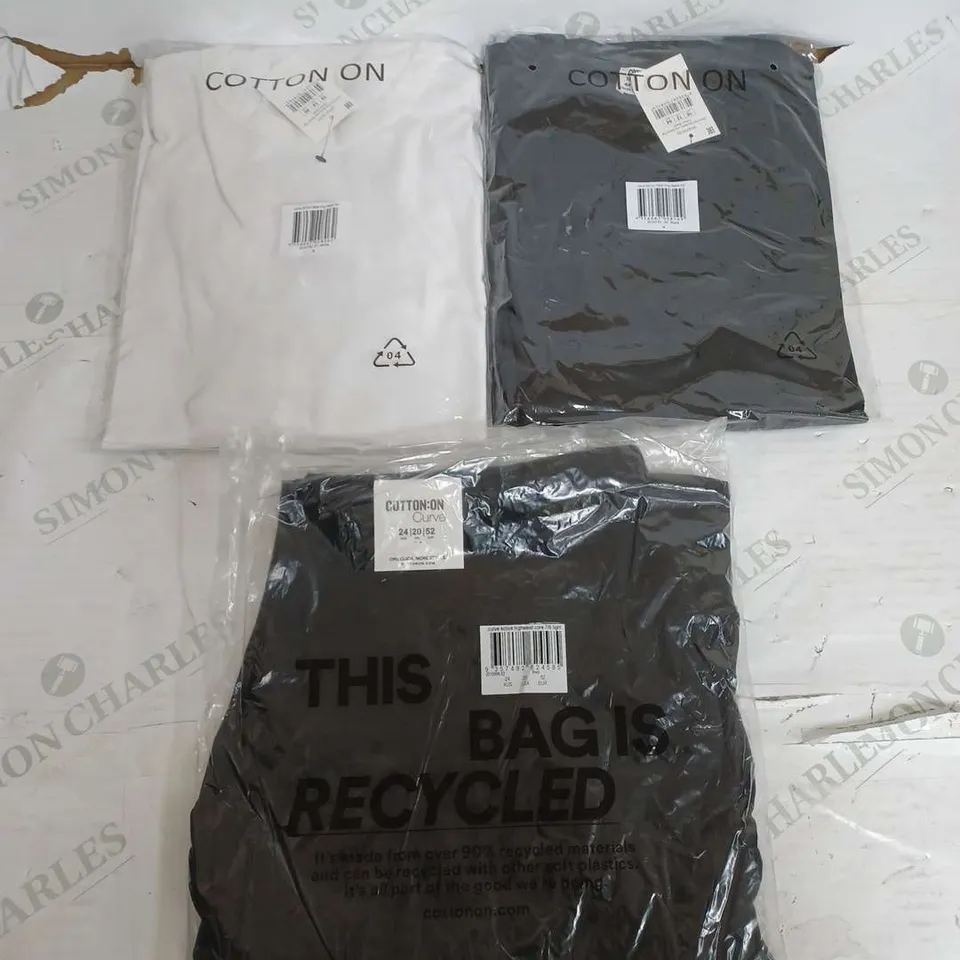 PALLET OF APPROX 16  ASSORTED CLOTHING ITEMS IN VARIOUS SIZES & COLOURS TO INCLUDE - T-SHIRTS , TIGHTS , ROBE 