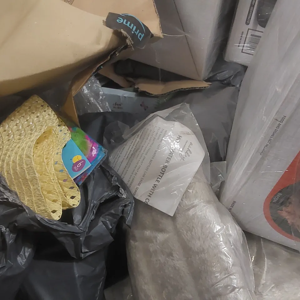 PALLET TO CONTAINING A VERY LARGE QUANTITY OF ASSORTED ITEMS INCLUDING: AIR FRYERS, HOT WATER BOTTLES, EASTER EGG HUNT KIT AND DECORATIONS ECT