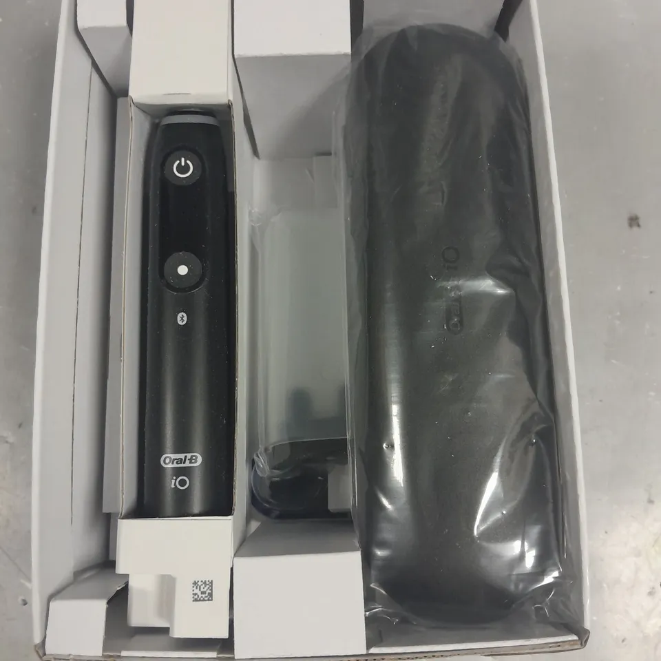 BOXED ORAL-B IO SERIES 6 ELECTRIC TOOTHBRUSH - BLACK LAVA