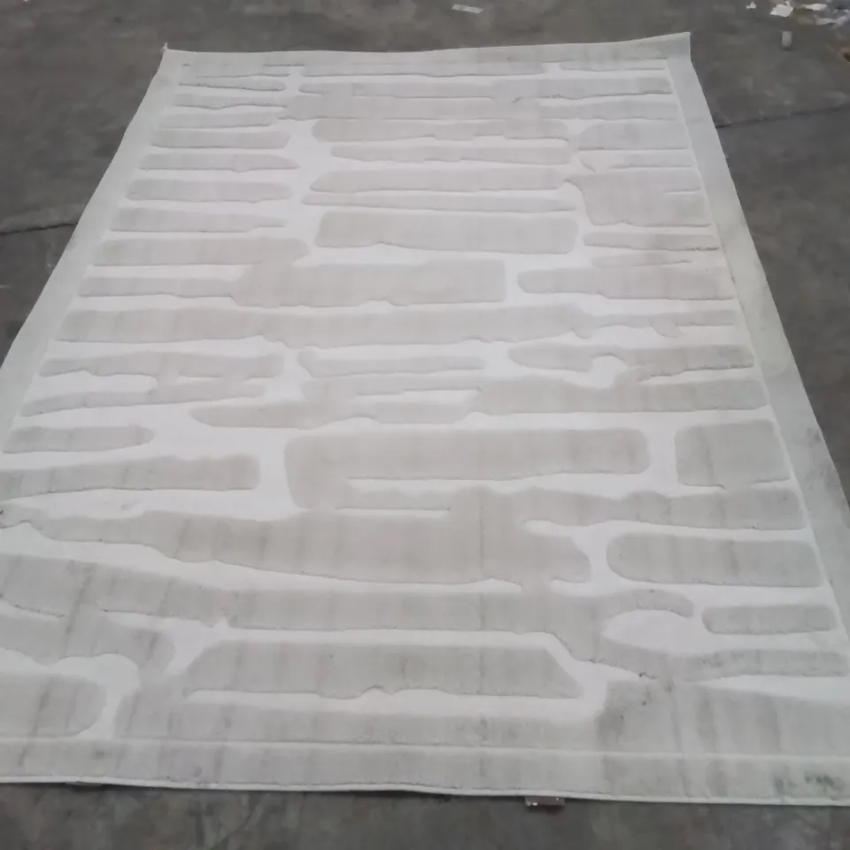 QUALITY DESIGNER AREA RUG - APPROXIMATELY 230X160CM