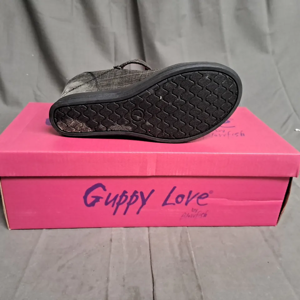 BOXED LOT OF 12 PAIRS OF LADIES WEDGE HEEL SHOES. VARIOUS SIZES