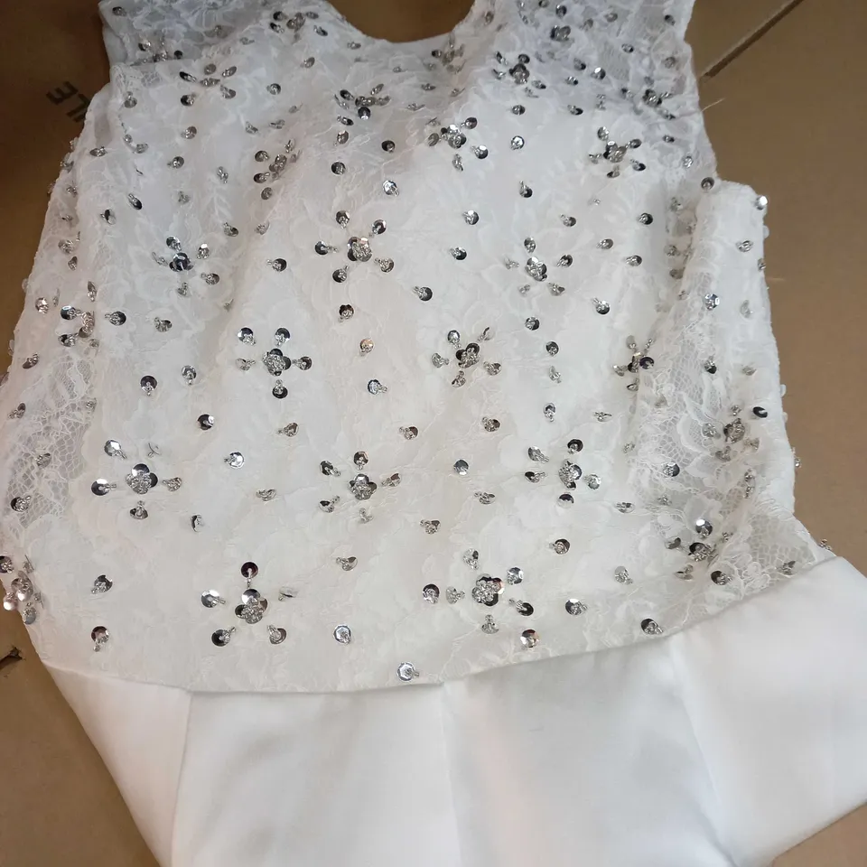 DESIGNER IVORY/LACE SEQUIN DETTAILED FITTED WEDDING GOWN 