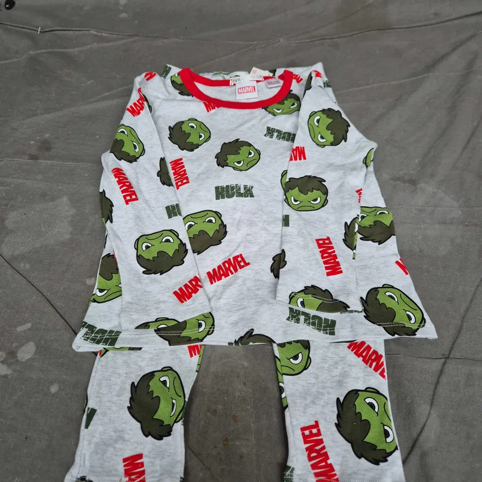 ZARA Marvel Hulk print children's set – grey with red trim, UK 5-6 (110 cm)
