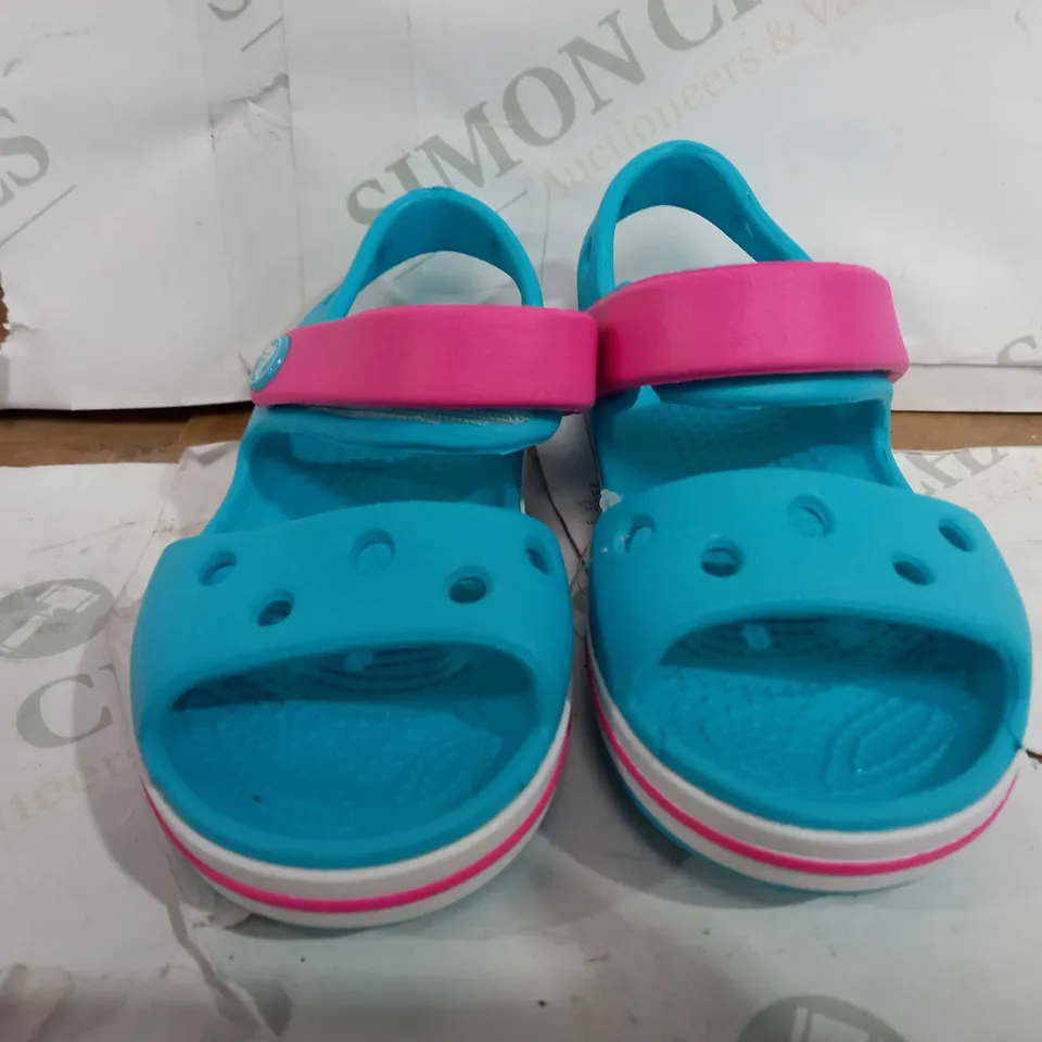 PAIR OF CROCS CROCBRAND SANDAL KIDS - LIGHT BLUE/PINK - UK C8