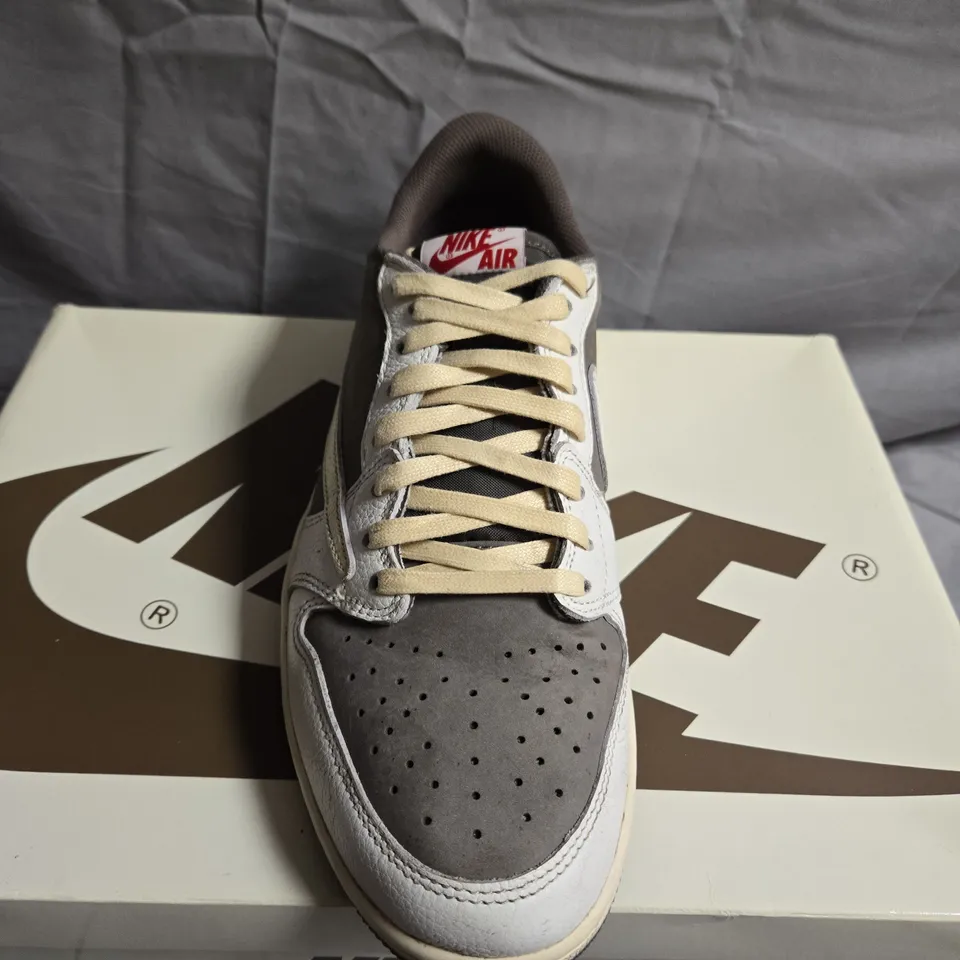 BOXED PAIR OF NIKE AIR JORDAN 1 LOW DUNKS - UK SIZE 9