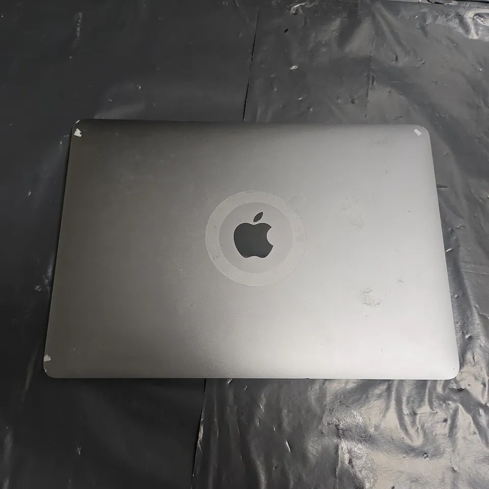 APPLE MACBOOK AIR (A2337)