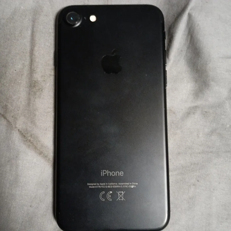 APPLE IPHONE 7 SMARTPHONE