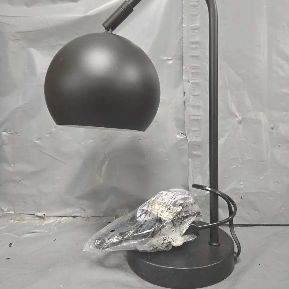 EVERYDAY OCTAVE TABLE LAMP