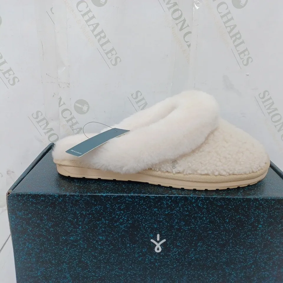 BOXED PAIR OF EMU AUSTRALIA SLIPPERS IN NATURAL SIZE 6