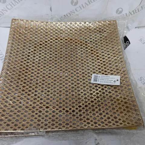IXIA SET OF 4 REGAL GOLD METAL TRAY AND PLACE MATS