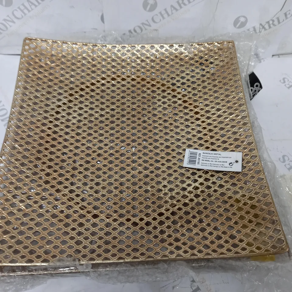 IXIA SET OF 4 REGAL GOLD METAL TRAY AND PLACE MATS