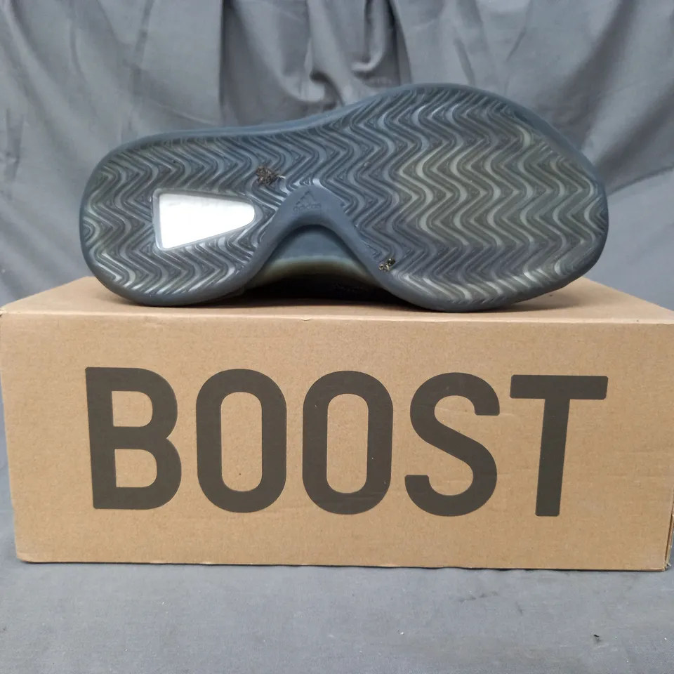 BOXED PAIR OF ADIDAS YEEZY SHOES IN ONYX UK SIZE 9