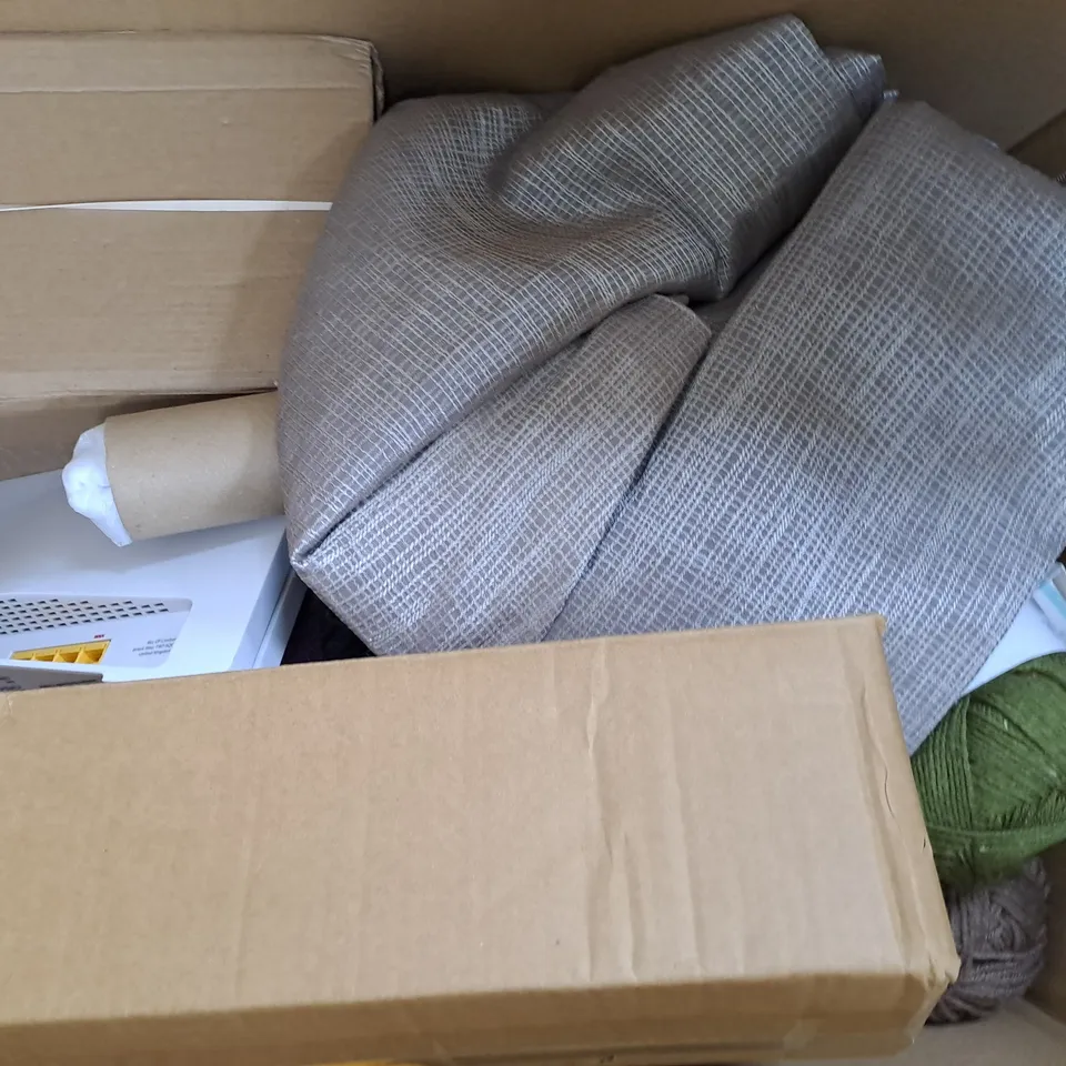BOX OF APPROXIMATELY 10 ASSORTED HOUSEHOLD ITEMS TO INCLUDE ANDREX PACK OF TOILET ROLL, BLUEY THROE, ETC - COLLECTION ONLY